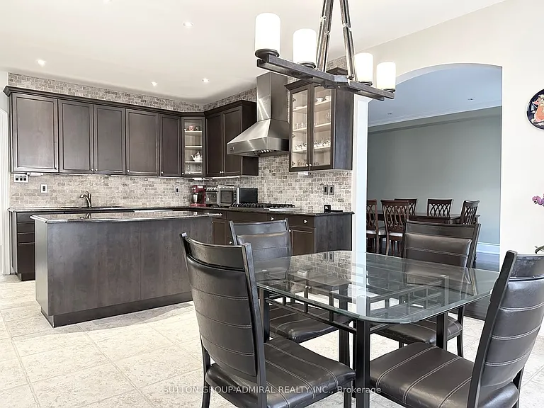 15 Roderick Ct — Photo 11
