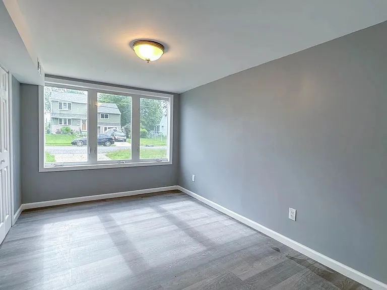 1104 Saint Mark Dr — Photo 11