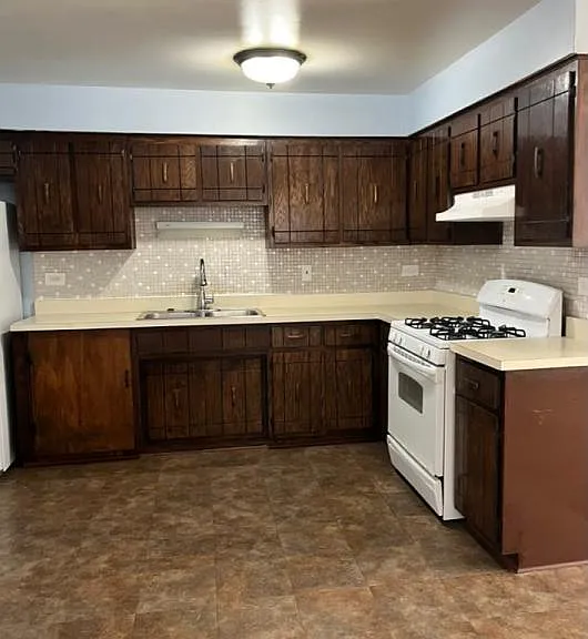 10602 Oak Tree Dr — Photo 2