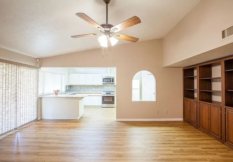 921 Mossvine Dr — Photo 26