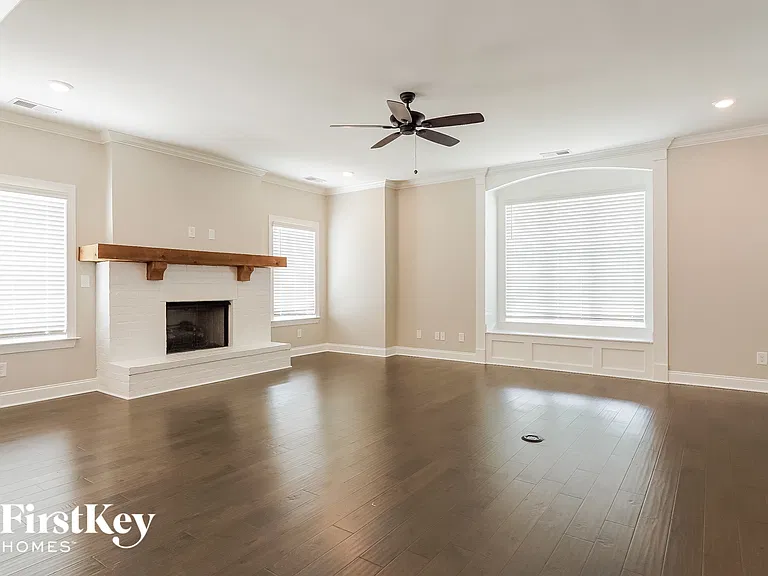 1052 Crestview Rdg — Photo 3