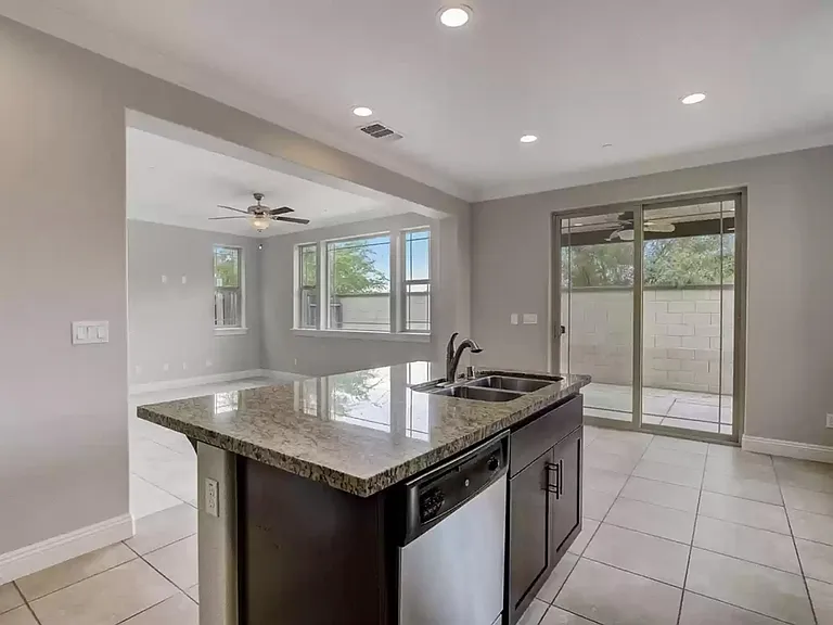 573 Addison Ct — Photo 6