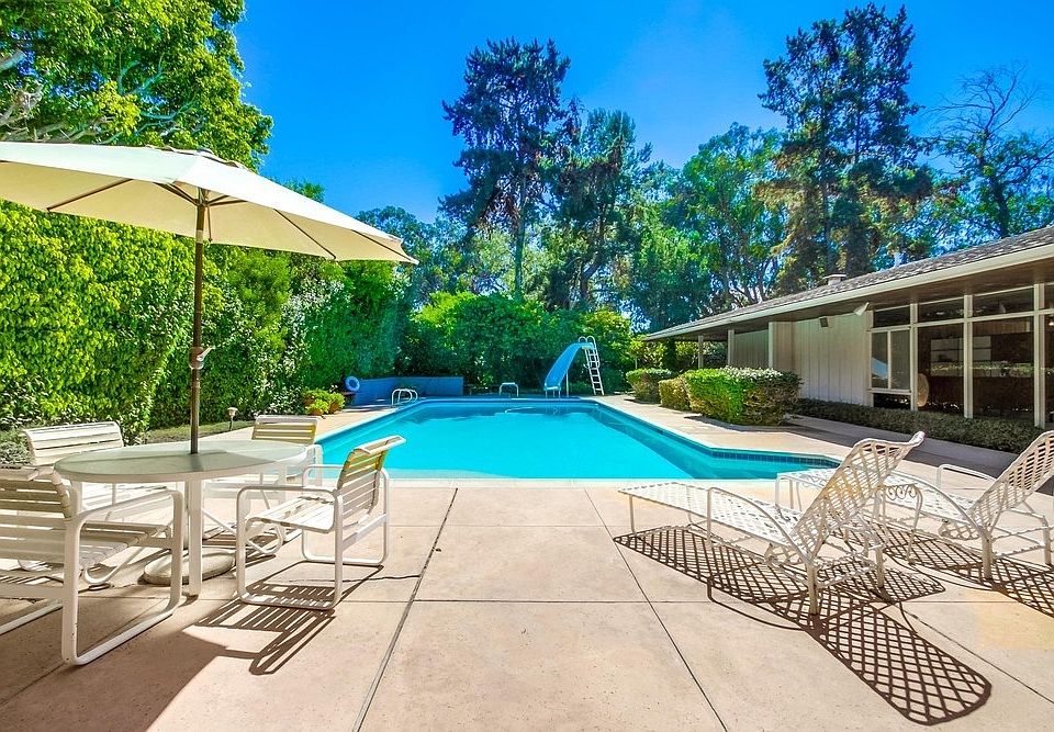 1st image of 6135 La Jolla Mesa Dr