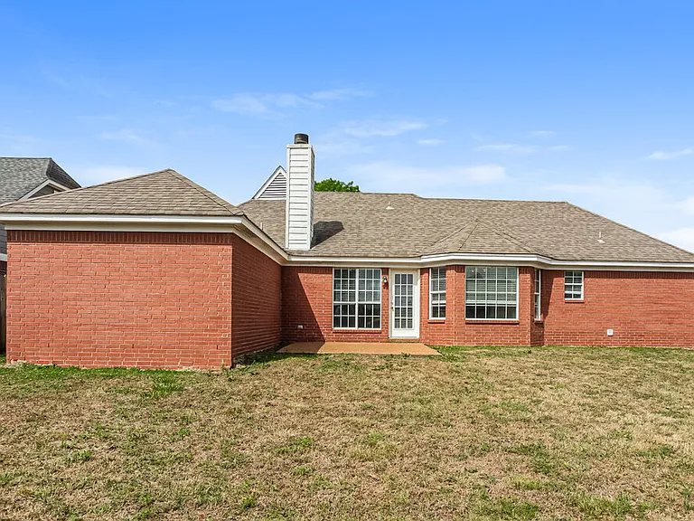 7234 Fox Creek Dr — Photo 16
