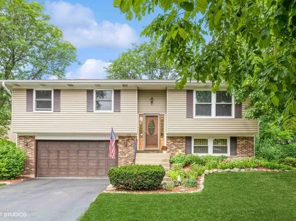 1132 W Sturbridge Dr, Hoffman Estates, IL 60192