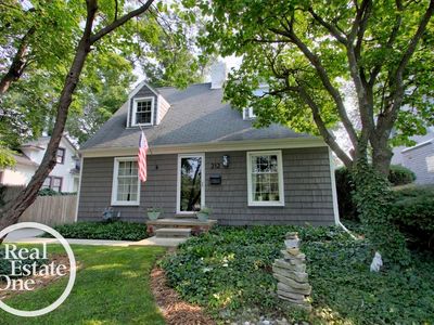 212 Moross Rd, Grosse Pointe Farms, MI, 48236