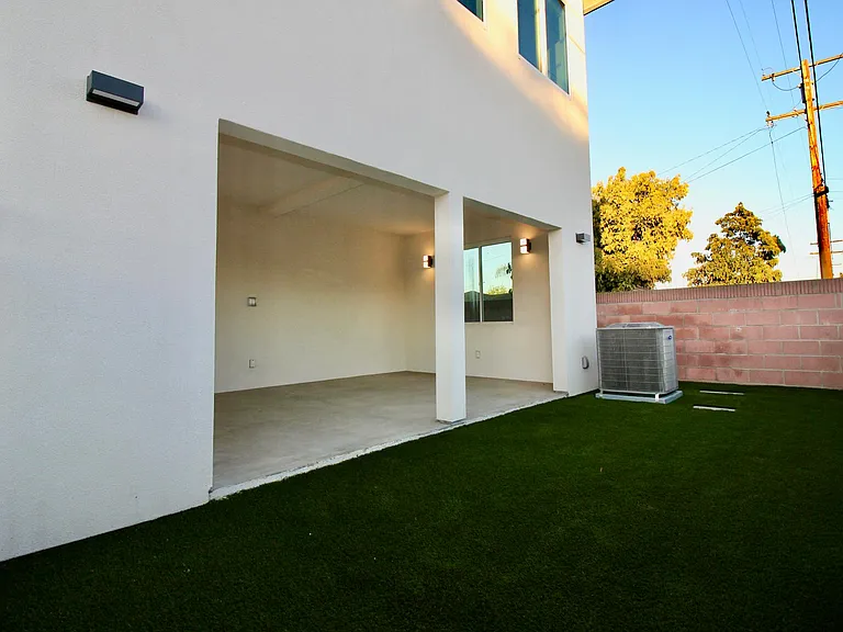 8710 Flower St — Photo 16