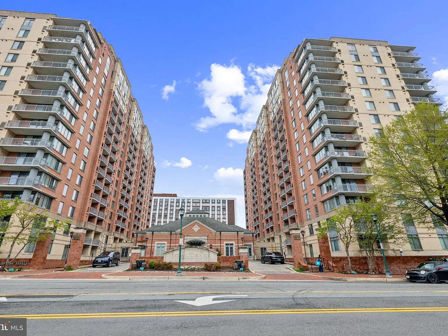 1 bed, 1.0 bath, 792 sqft, $2,400 — Photo 1