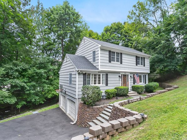 1320 Merritt St, Fairfield, CT 06825