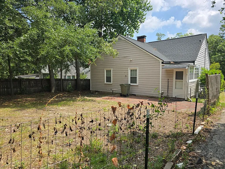 919 Chester Cir — Photo 15