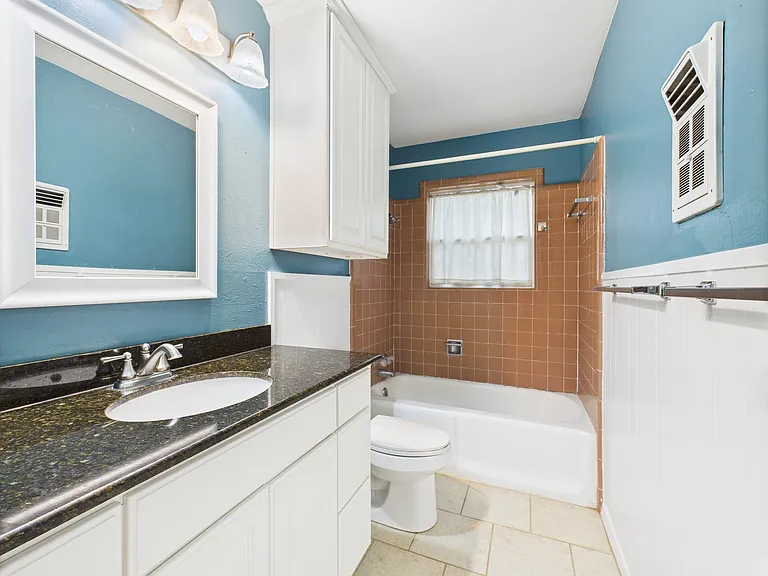 1402 Village Dr — Photo 21