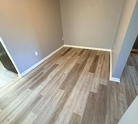 4th image of 710 Kingston Rd