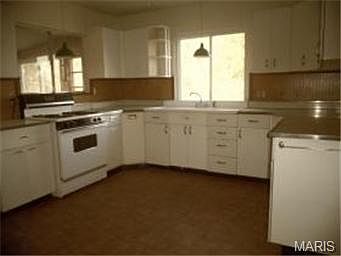 3rd image of 137 N Lake Dr