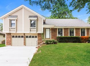 408 NE Noeleen Ln, Lees Summit, MO 64086