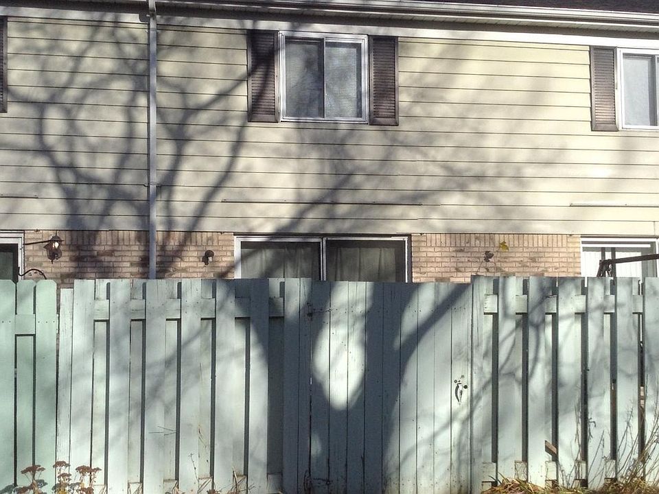 2nd image of 1483 Wexford Dr