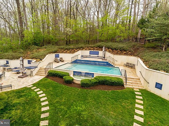 2nd image of 8505 Meadowlark Ln
