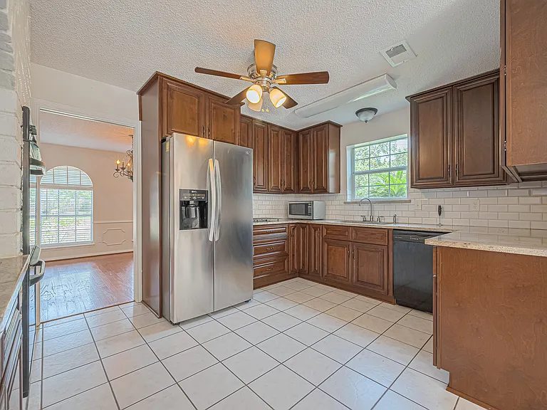 Paradise Valley Dr — Photo 18