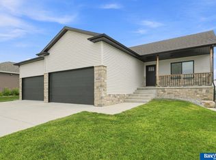 9432 Friedman St, Lincoln, NE 68516