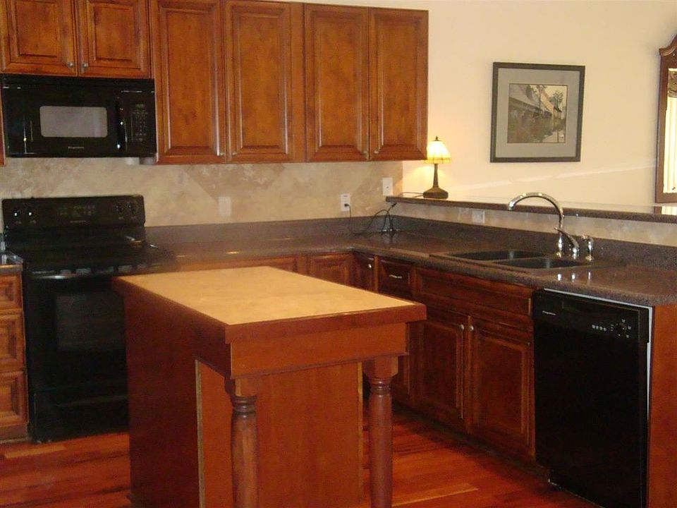 2nd image of 4407 Banks Pl NE