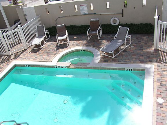 Inner courtyard pool/hot tub