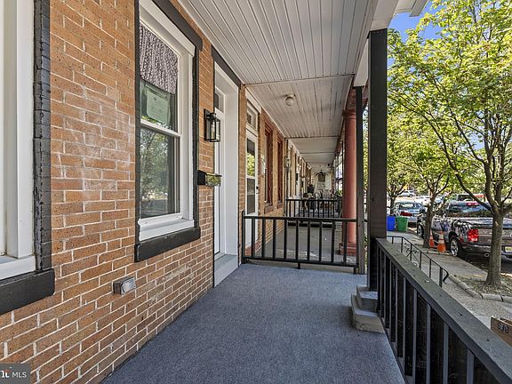 2nd image of 928 Vine St