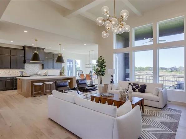 2424 W 177th St, Overland Park, KS 66085