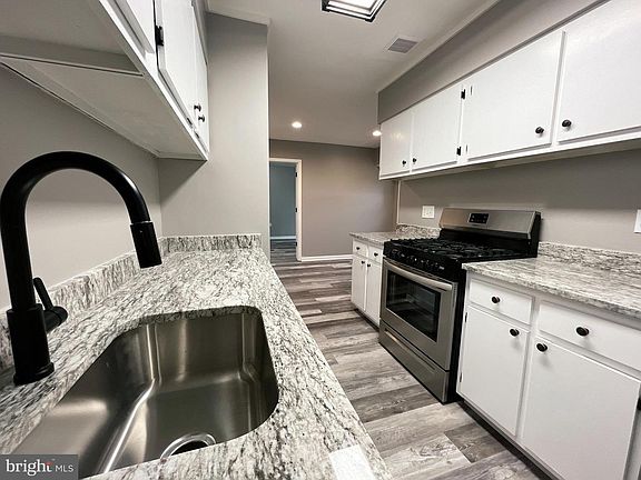 4th image of 10 Silverwood Cir APT 9