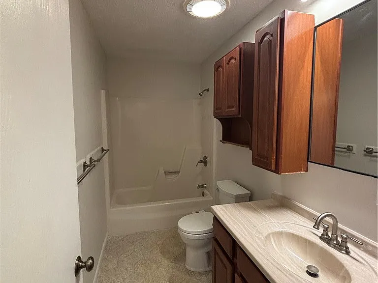 8 Virginia Rd — Photo 4