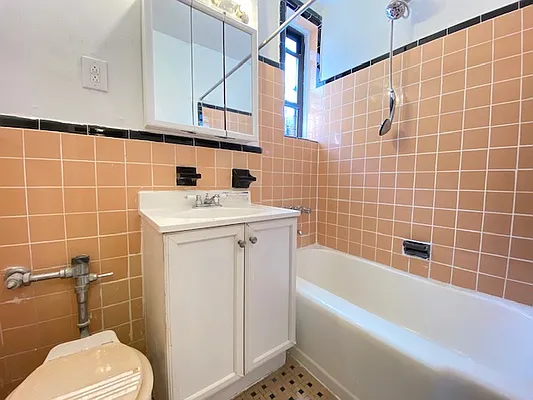 Rented by Queens Apartments Realty LLC | media 17