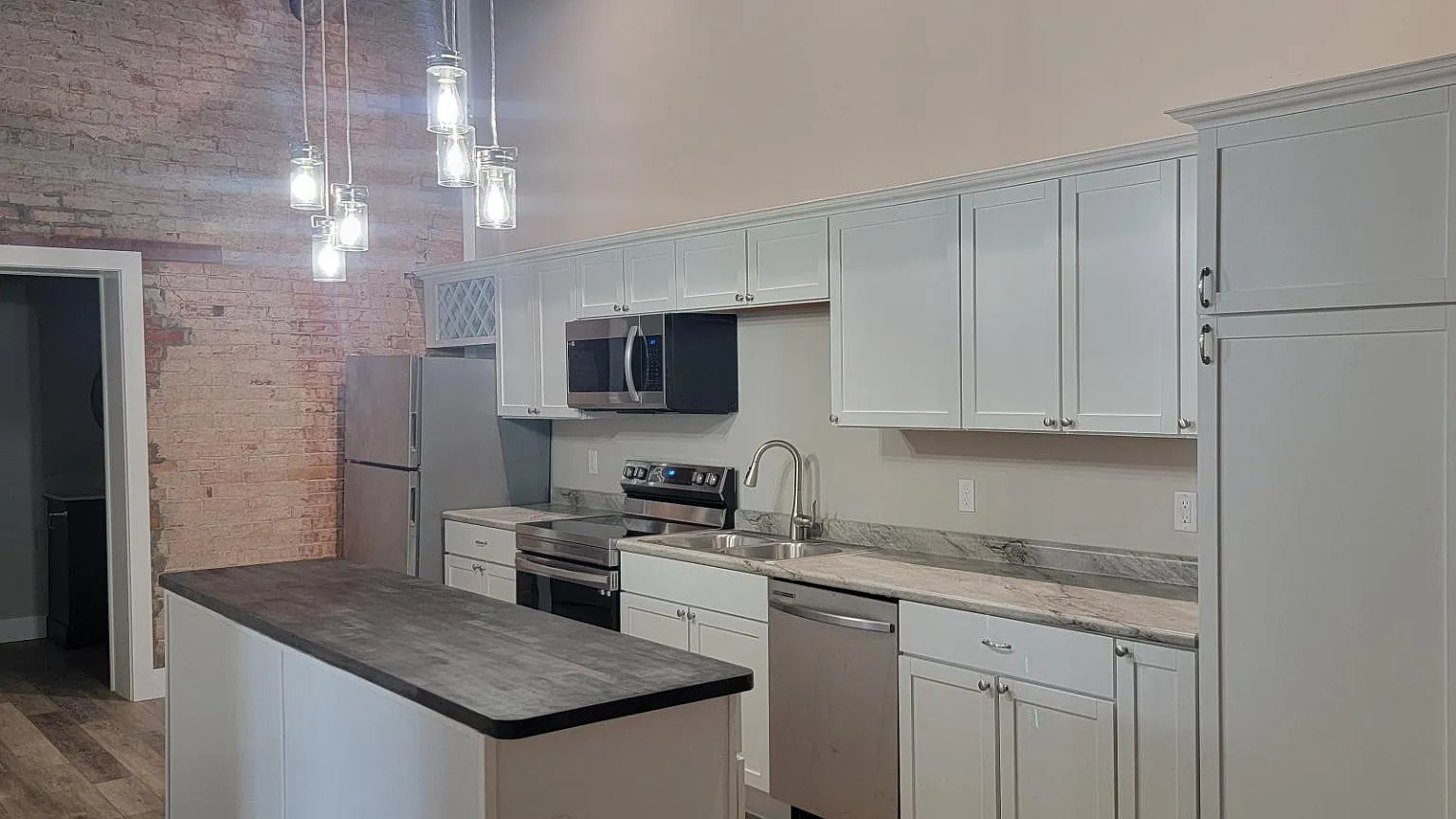165 W Water Street - B — Photo 2