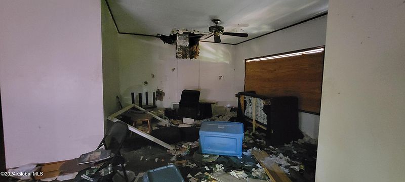 4th image of 720 Congress Street
