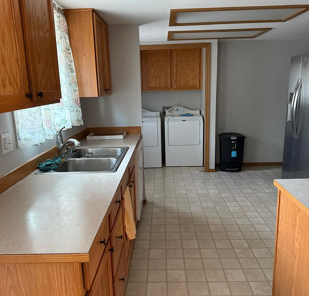 3 bed, 1140 sqft, $3,000 — Photo 2