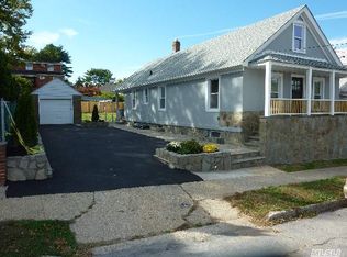 16 Ford St, Glen Cove, NY 11542