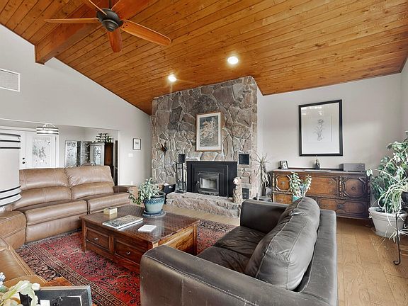2nd image of 26 Sierra Vista Dr
