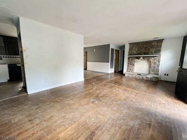 36 Ruth St, Hopatcong Boro, NJ 07874