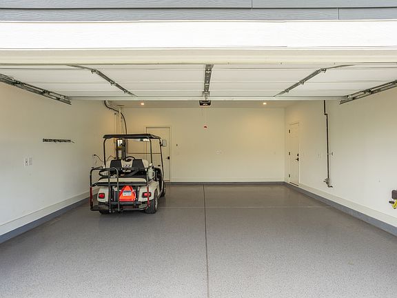 4th image of 5059 Maddox Ln