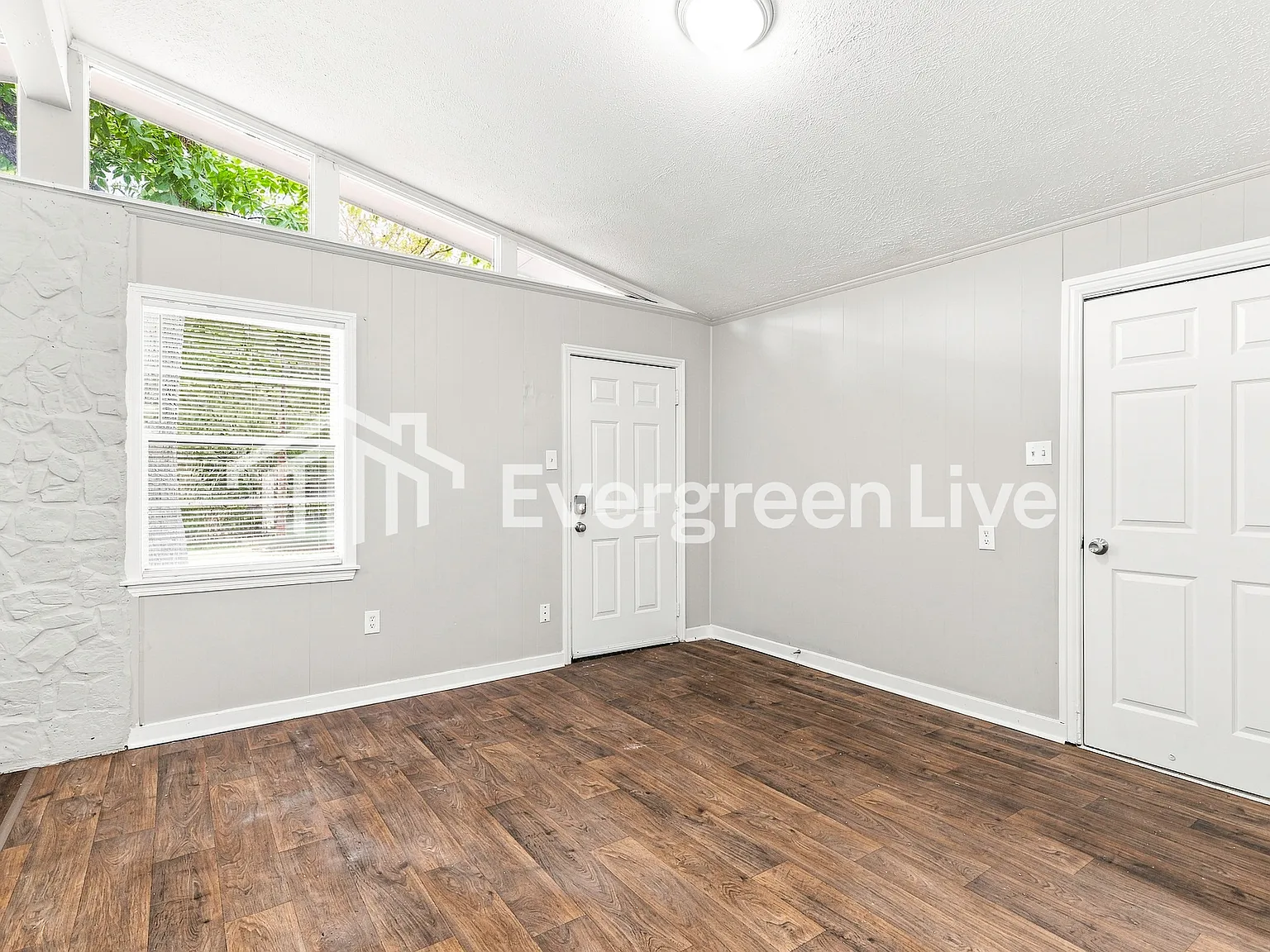 3 bed, 2.0 bath, 1418 sqft, $1,545 — Photo 4