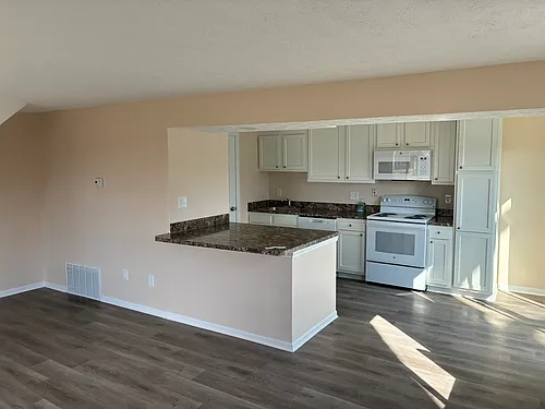 3370-3372 Riverside Green Dr Photo 1