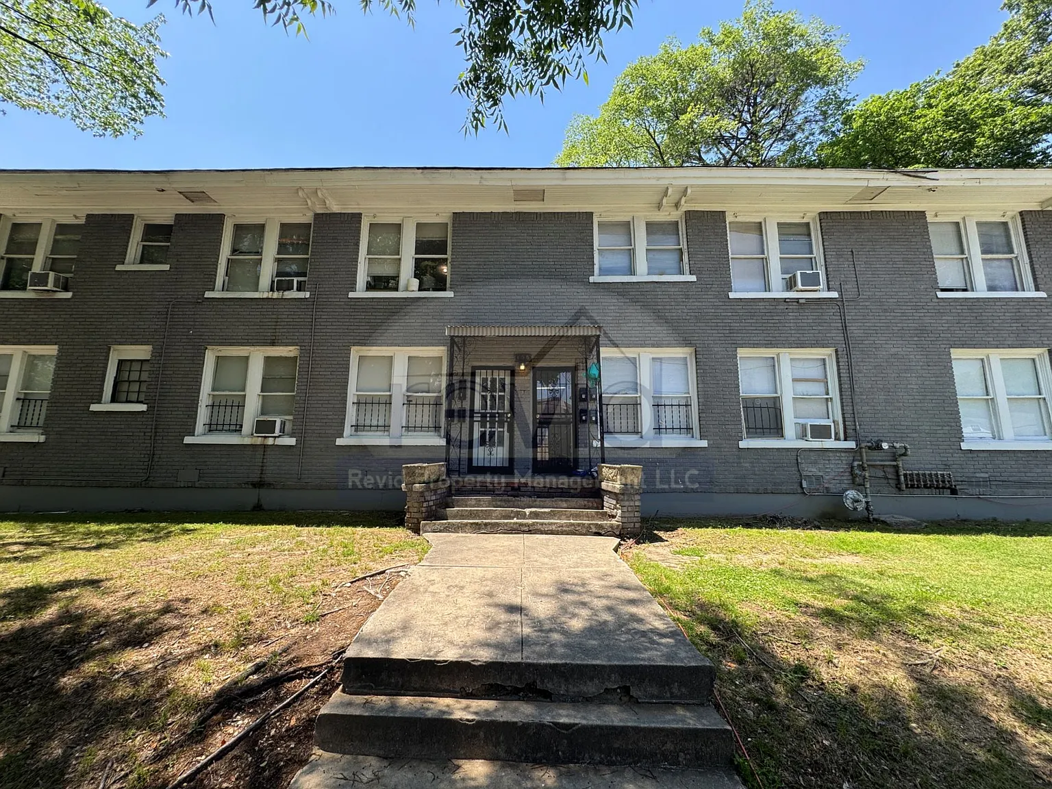 195 Hawthrone — Photo 2