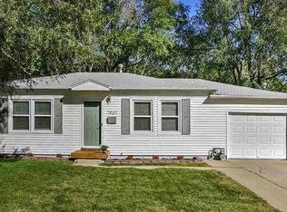 7407 La Vista Dr, La Vista, NE 68128