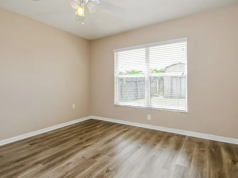1940 Villa Angelo Blvd — Photo 10