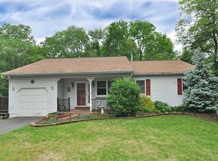 631 Stream Ridge Ln, Feasterville Trevose, PA 19053