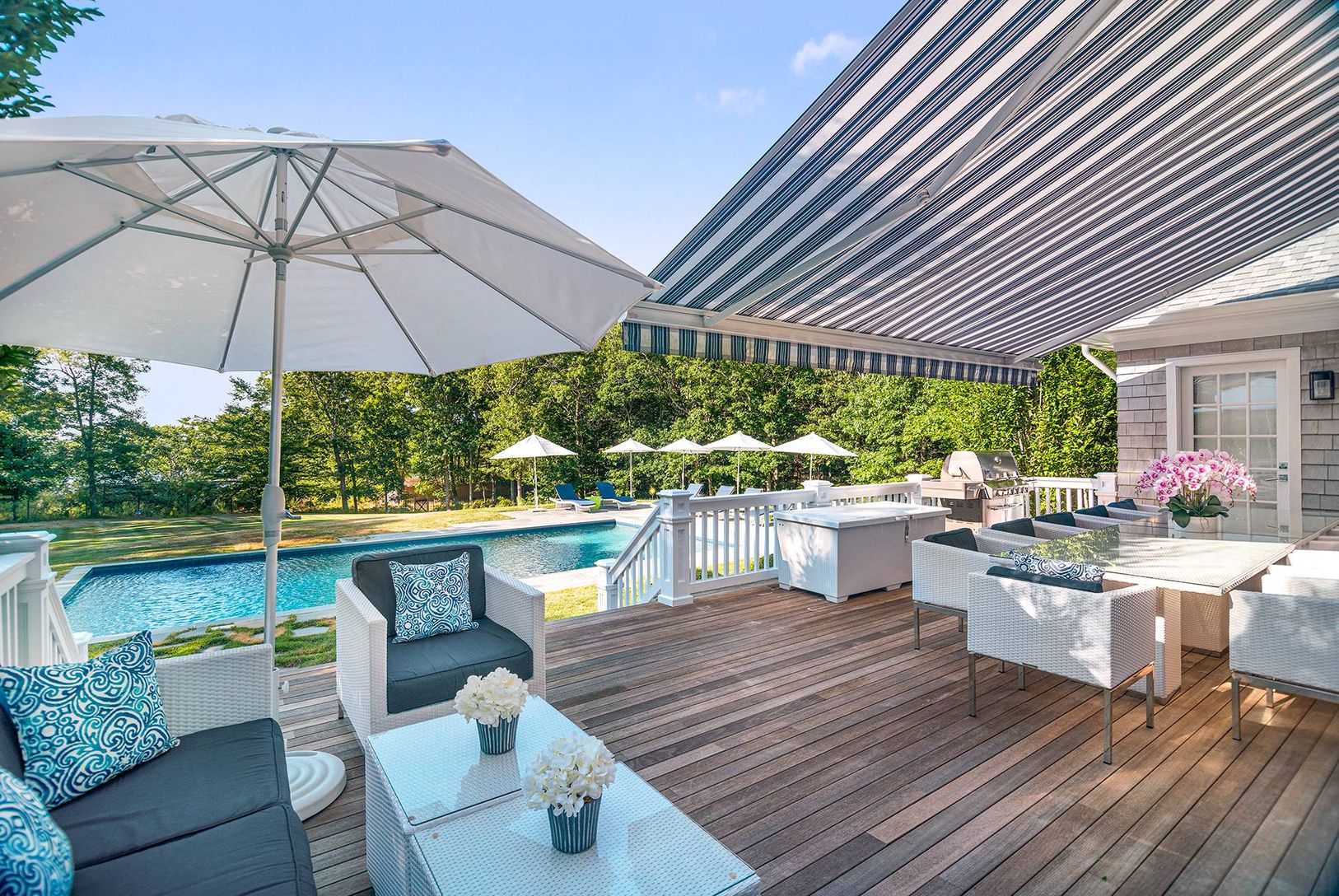  Dining Table an Lounge with Awning 