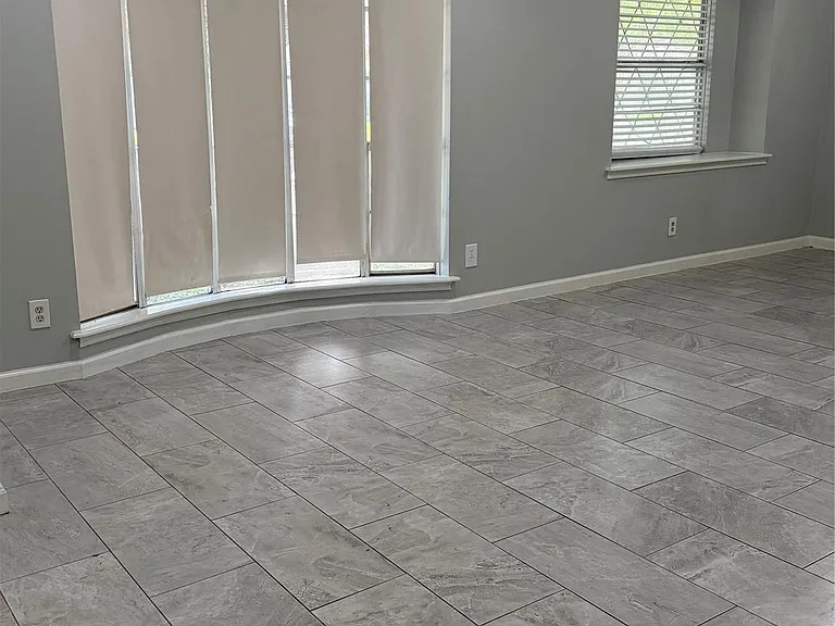 9002 Roos Rd — Photo 9