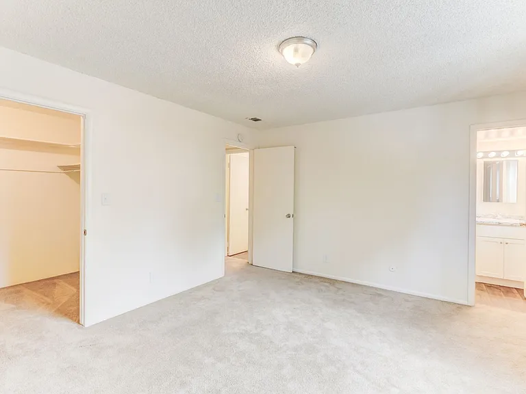 Creekside At Amherst Apartments — Photo 18