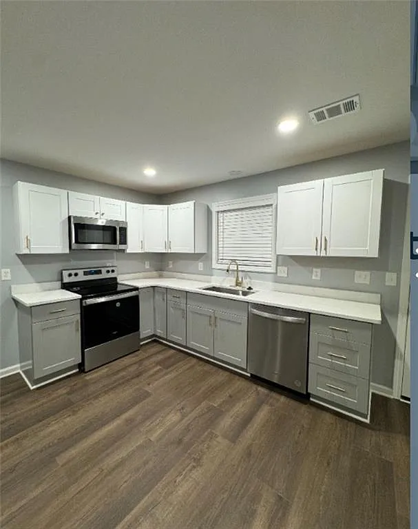 2 bed, 1.0 bath, 2777 sqft, $1,800 — Photo 1