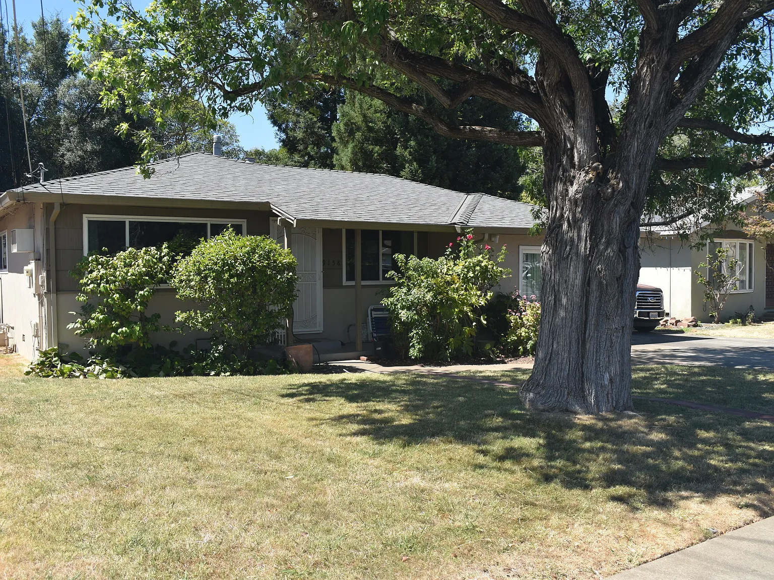 3 bed, 550 sqft, $2,350 — Photo 2