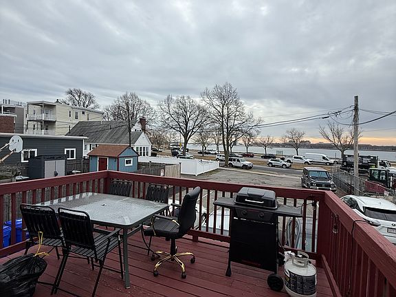 3rd image of 33 Marine Rd #R