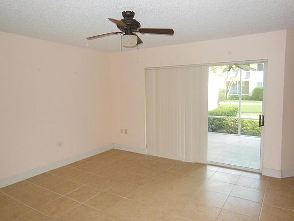 2nd image of 19115 Glenmoor Dr