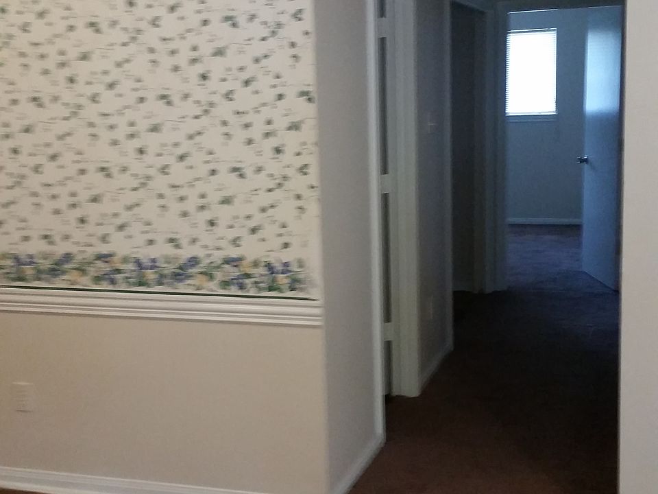 Hallway w laundry